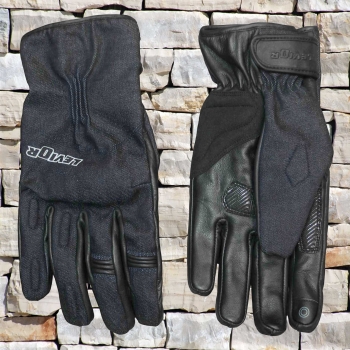 Wintermotorradhandschuhe sind unverzichtbar für kalte Fahrten, Sie bieten Wärme und Schutz vor Kälte und Nässe. Mit isolierenden Materialien und winddichten Eigenschaften, Halten sie die Hände angenehm warm und trocken während der Fahrt.