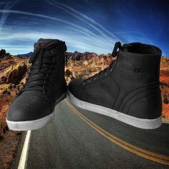 Motorradschuhe, unverzichtbar zum Biken ! Mit der nötigen Sicherheit und alle Levior-Modelle mit bequemem Fussbett. (Außer: Handmade SENDRA)