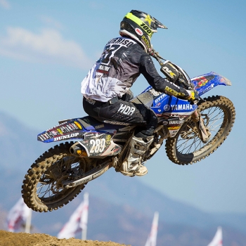 Motocrossschuhe sind unverzichtbar für jeden Offroad-Fahrer, Sie bieten Schutz und Halt in anspruchsvollem Gelände. Mit robusten Materialien und Verstärkungen an den richtigen Stellen, Gewährleisten sie Sicherheit und Komfort bei jedem Sprung und jeder Kurve.